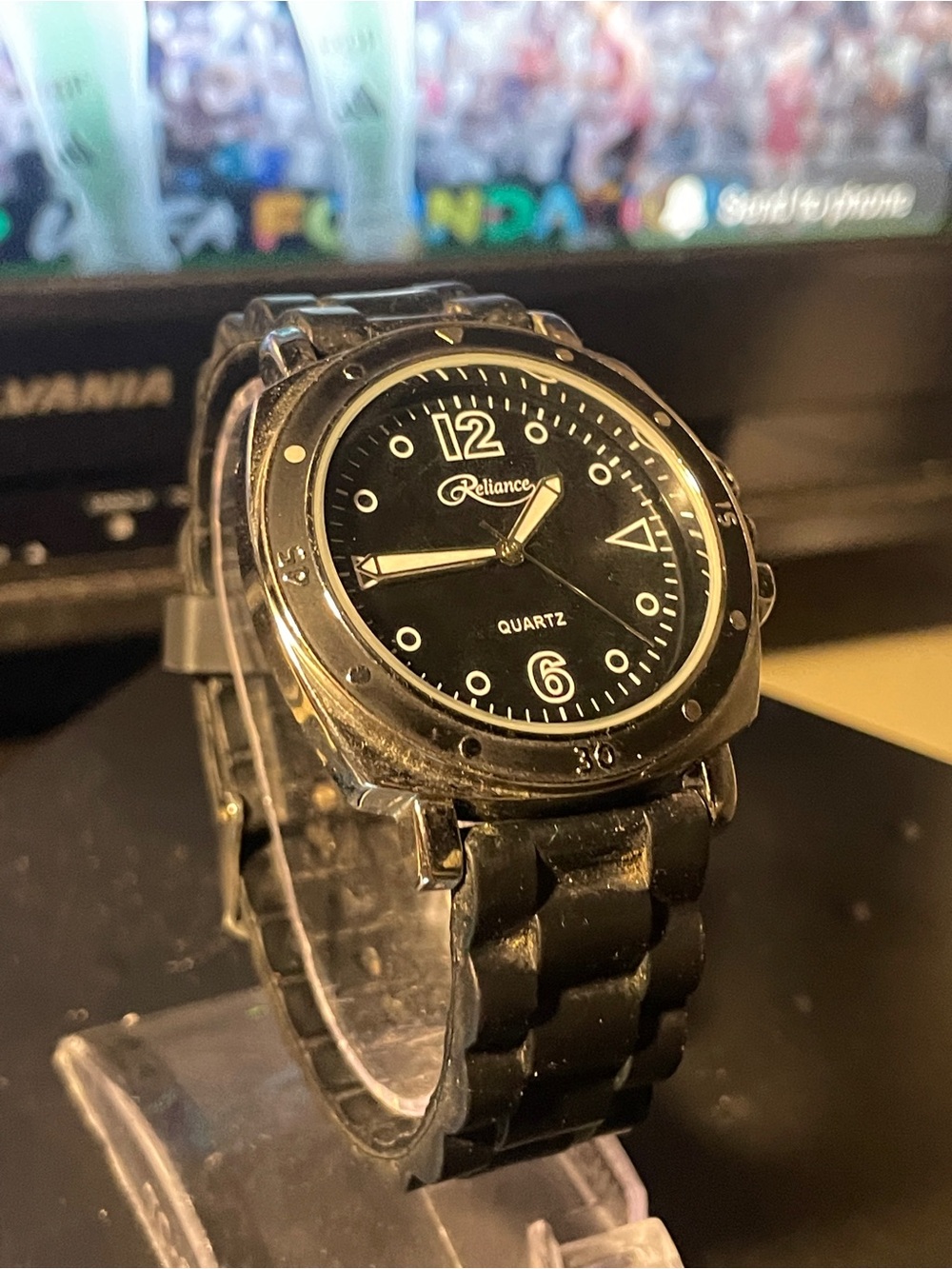 Black Quartz Wristwatch - Black